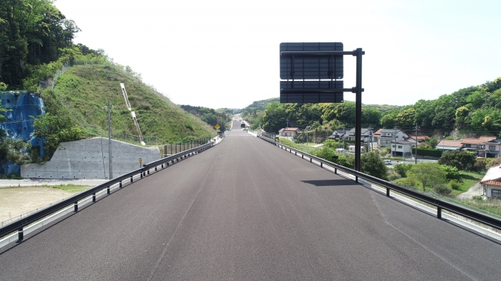 令和４年度大田静間道路久手地区防護柵設置工事の写真